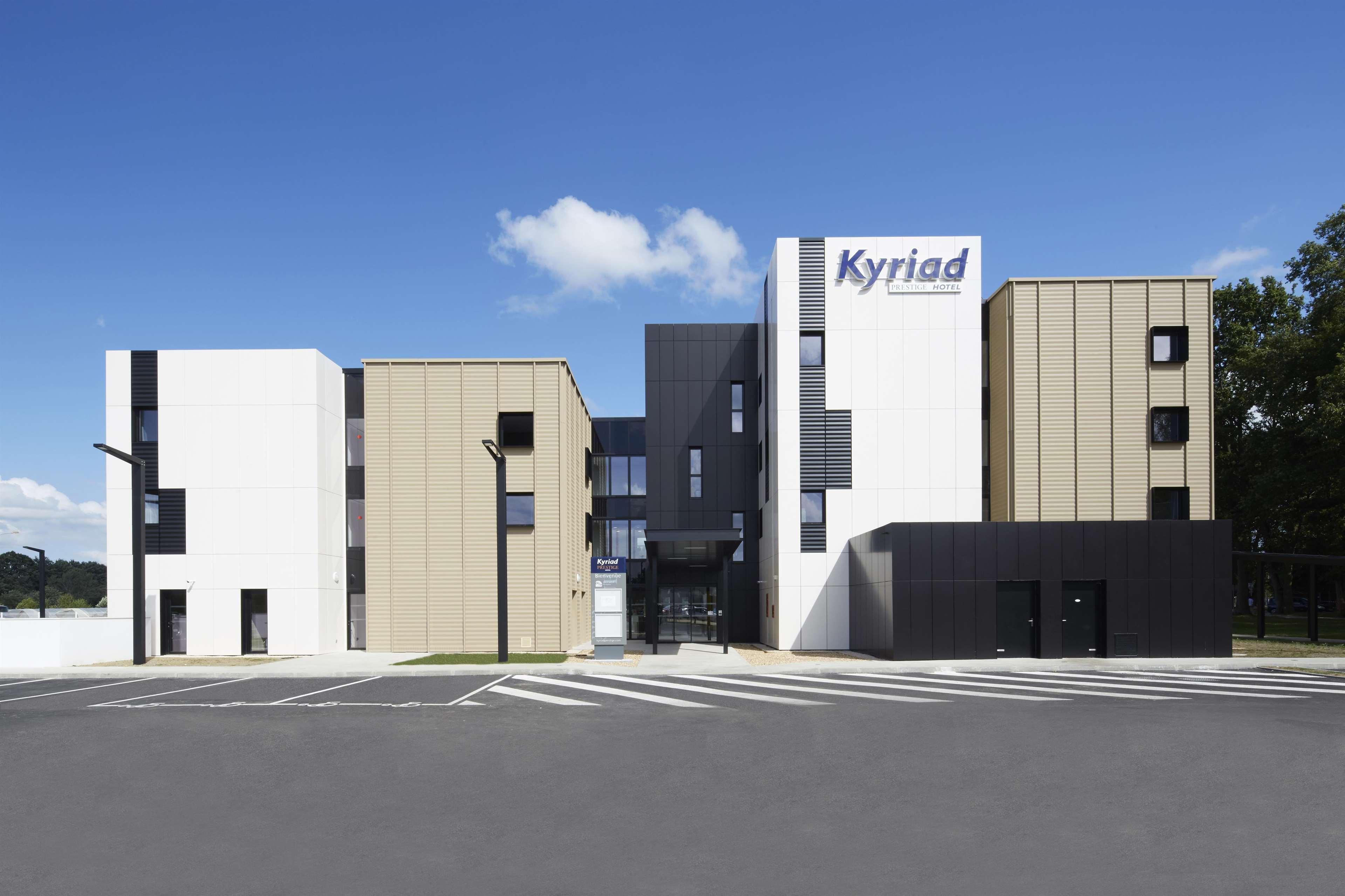 Kyriad Prestige Pau - Palais Des Sports Экстерьер фото