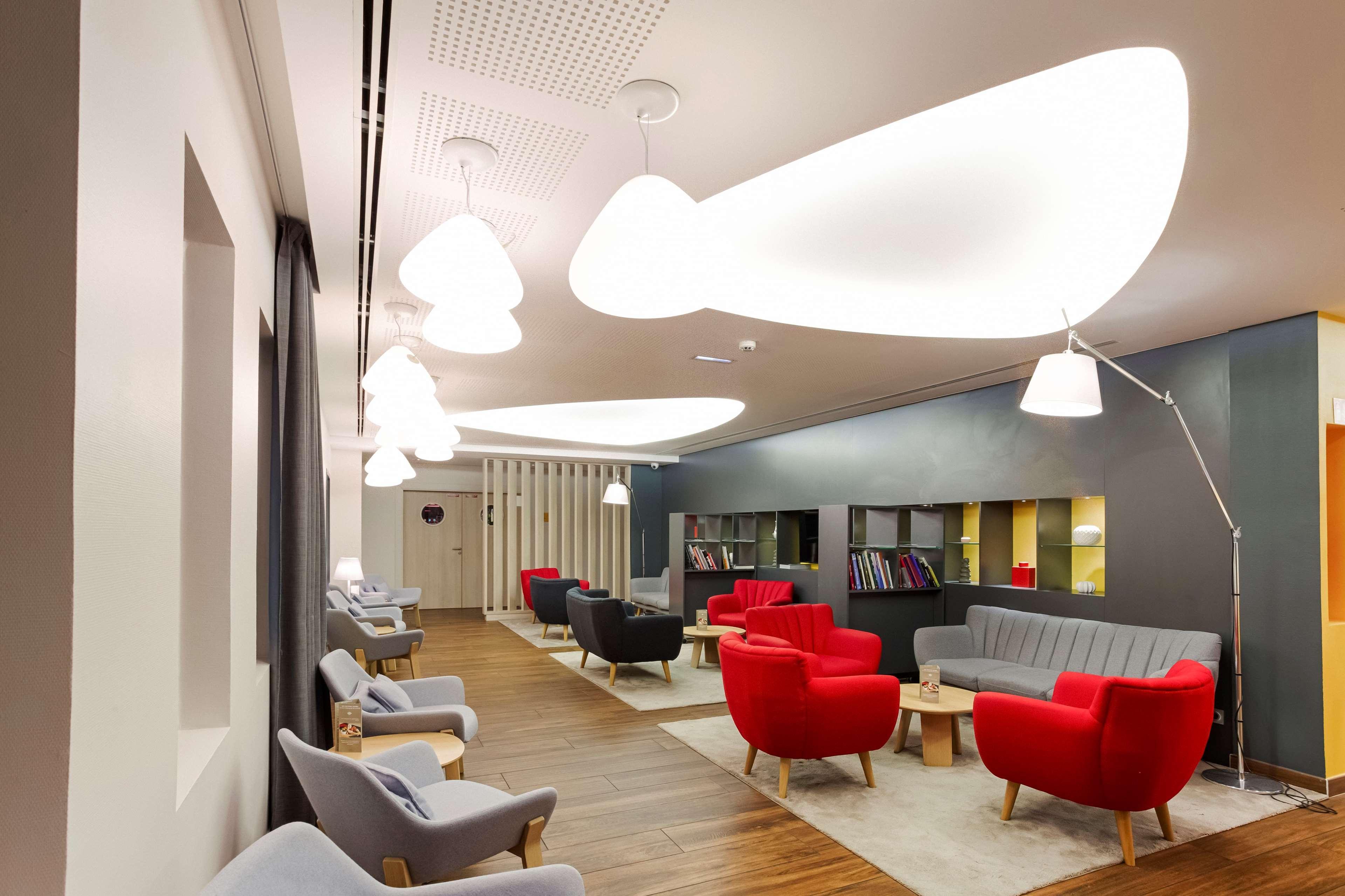 Kyriad Prestige Pau - Palais Des Sports Экстерьер фото