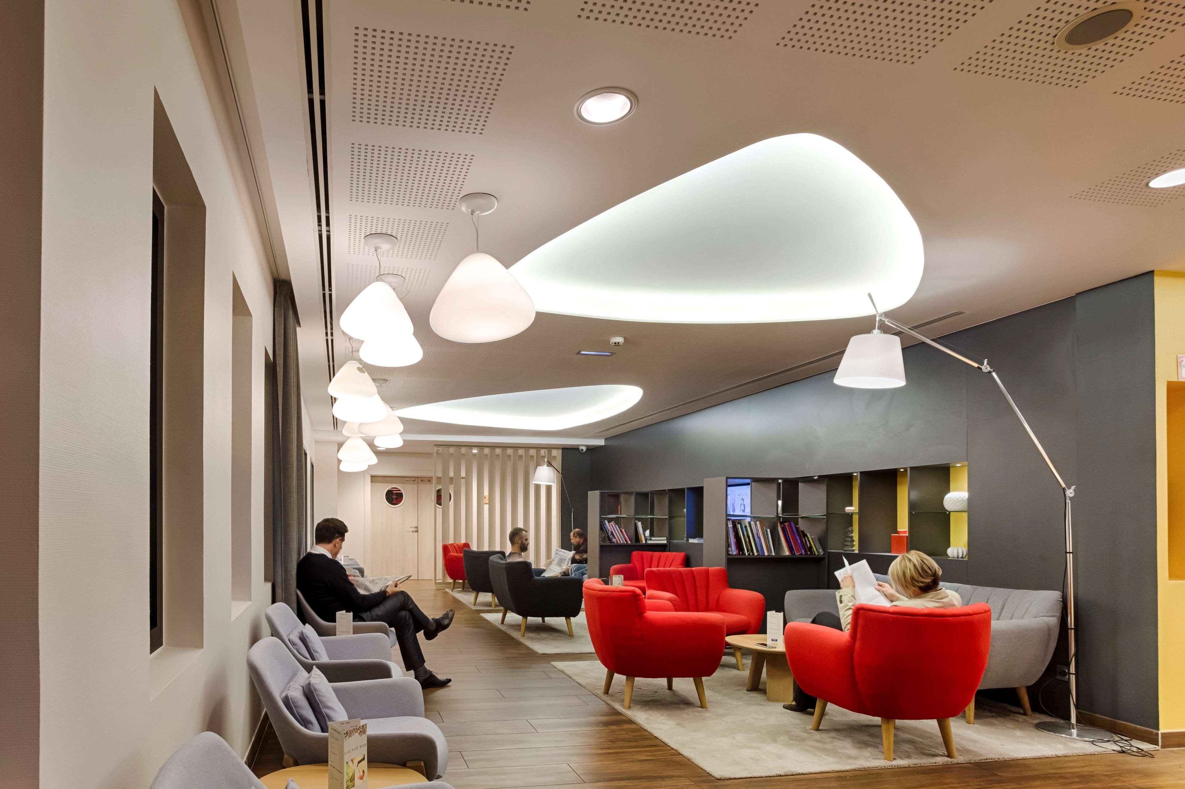 Kyriad Prestige Pau - Palais Des Sports Экстерьер фото