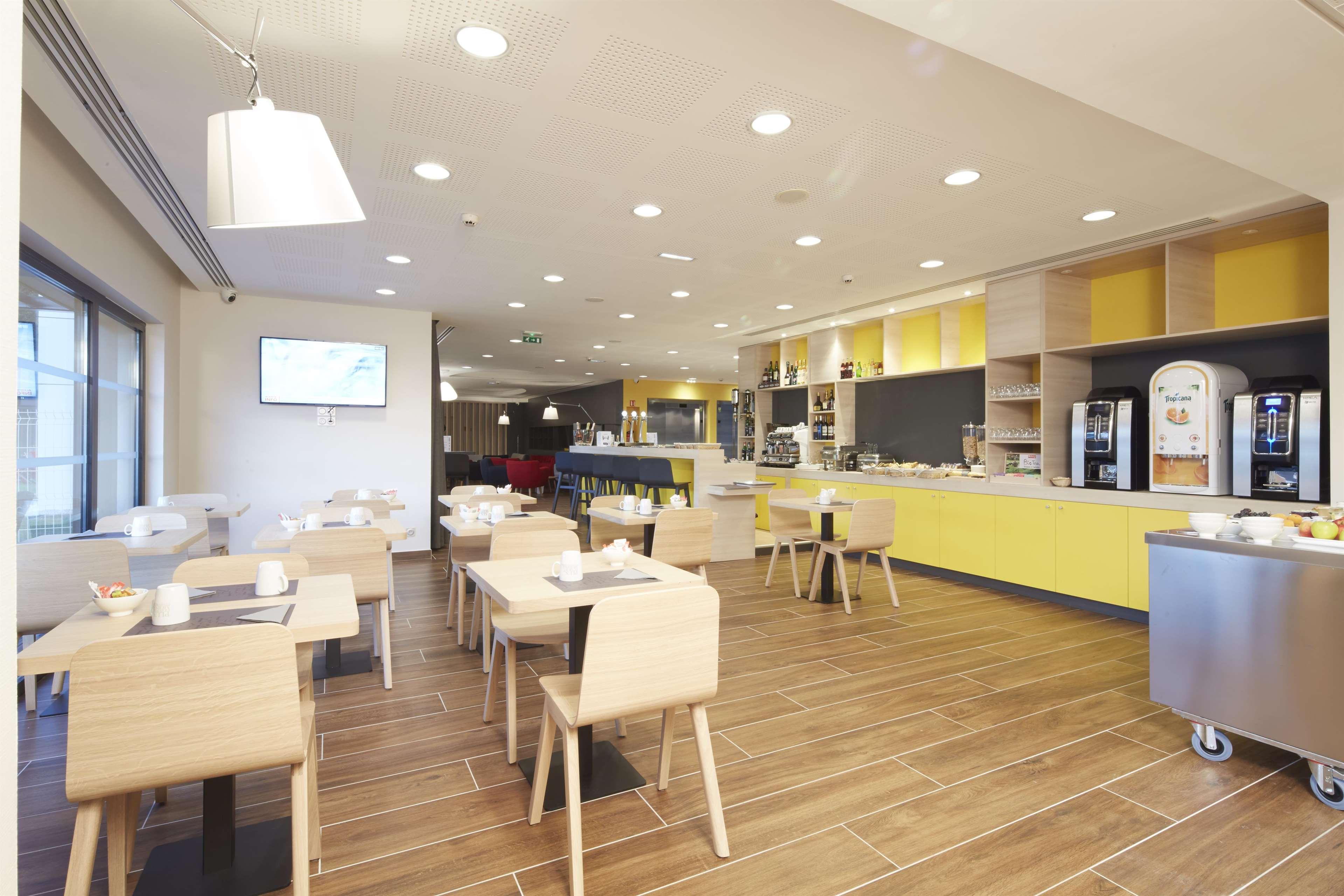 Kyriad Prestige Pau - Palais Des Sports Экстерьер фото